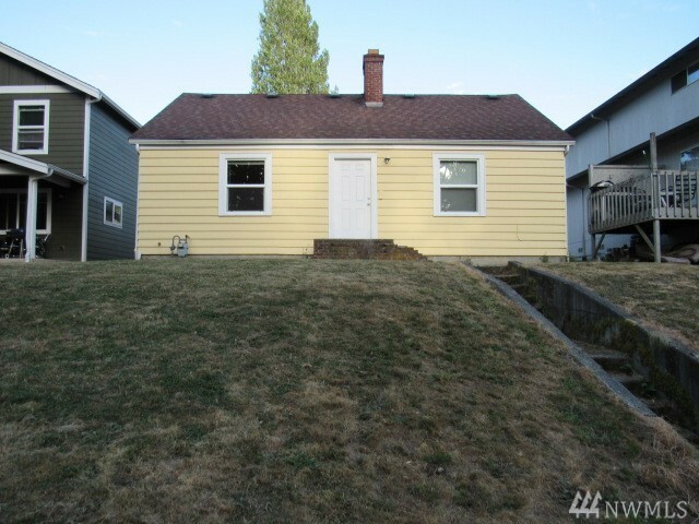 Property Photo:  1420 Lincoln St  WA 98229 