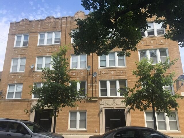 Property Photo: 4010 Nelson Street 10A IL 60641