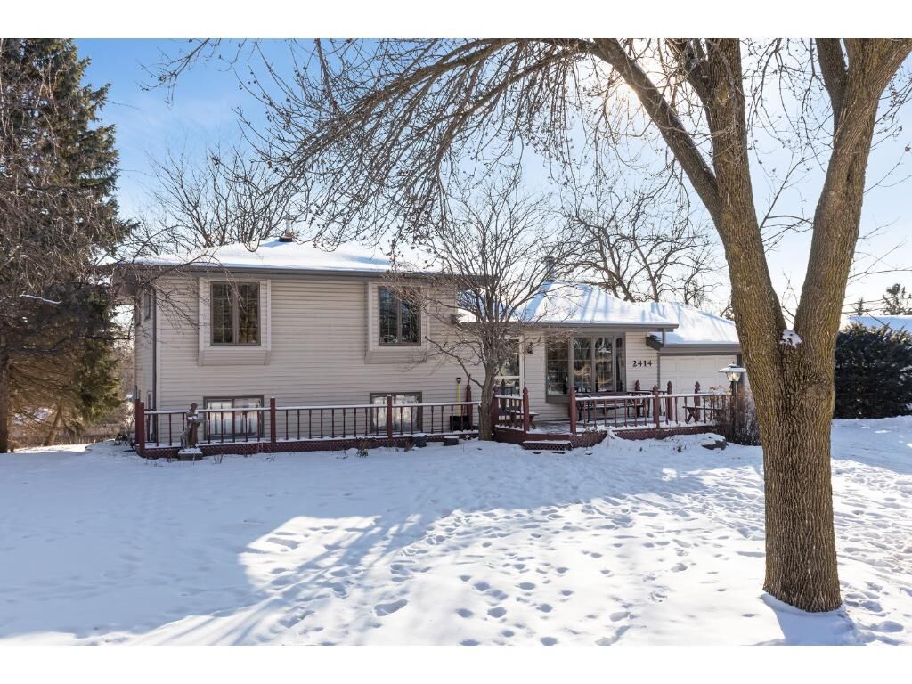 Property Photo:  2414 Oak Street  MN 55110 