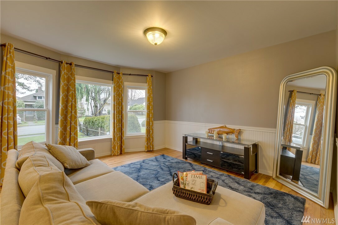 Property Photo:  2120 Hoyt Avenue  WA 98201 