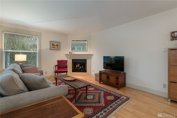 Property Photo: 22910 90th Avenue W B408 WA 98026