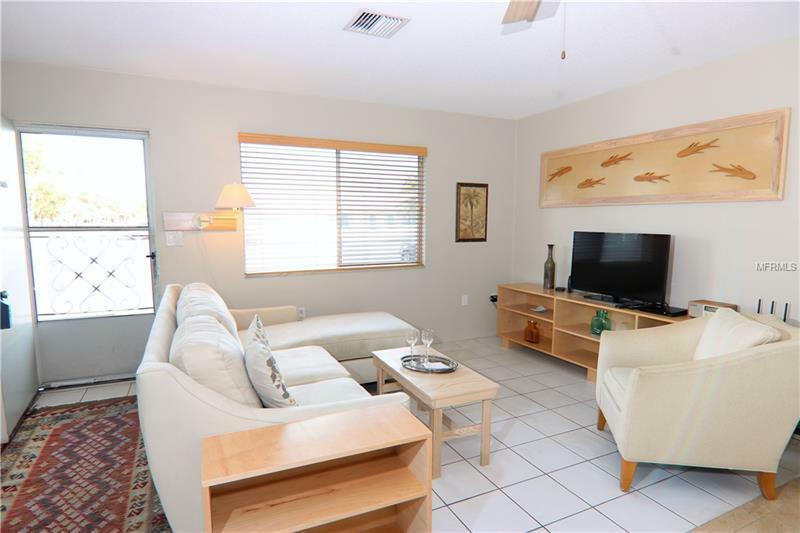 Property Photo:  525 Manatee Court 7  FL 34285 