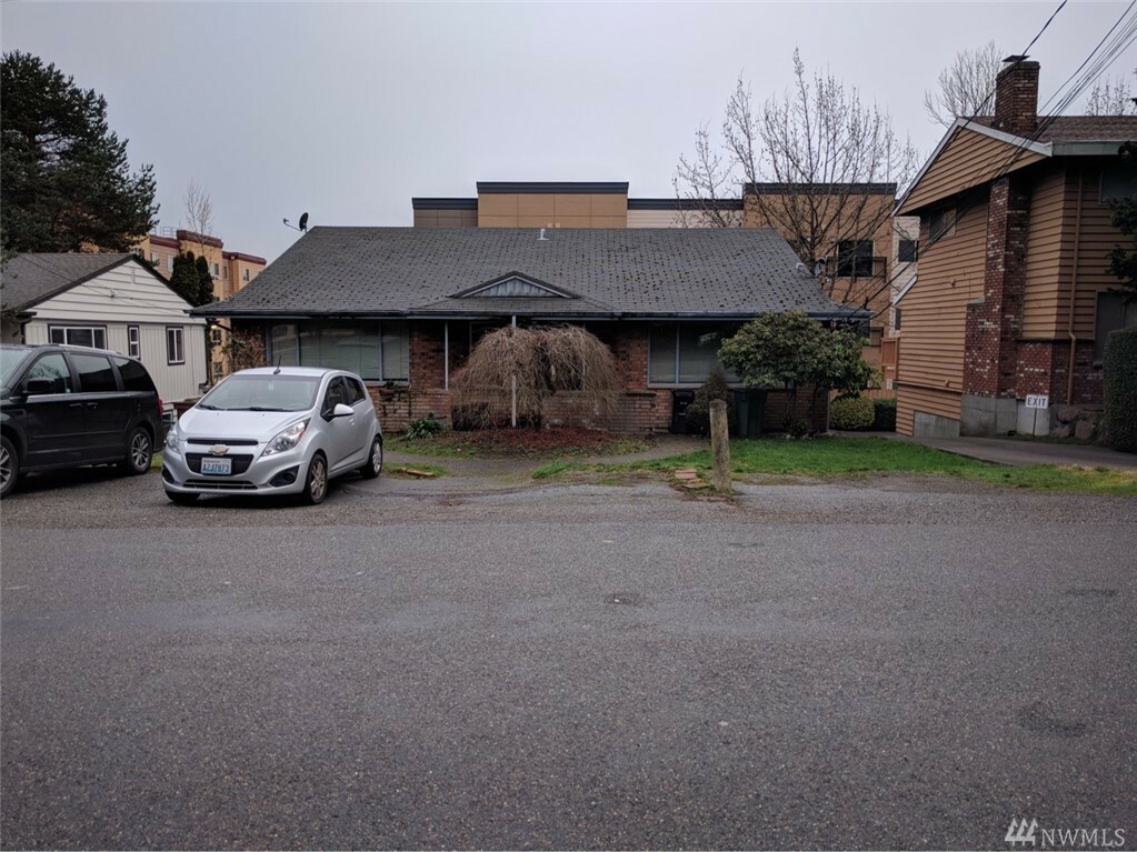 Property Photo:  13733 35th Ave NE  WA 98125 