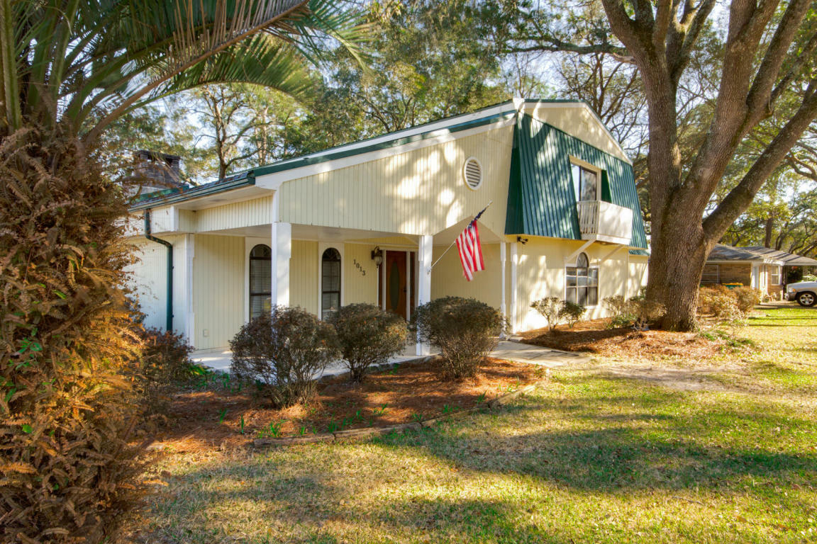 Property Photo:  1013 Norman Drive  FL 32547 