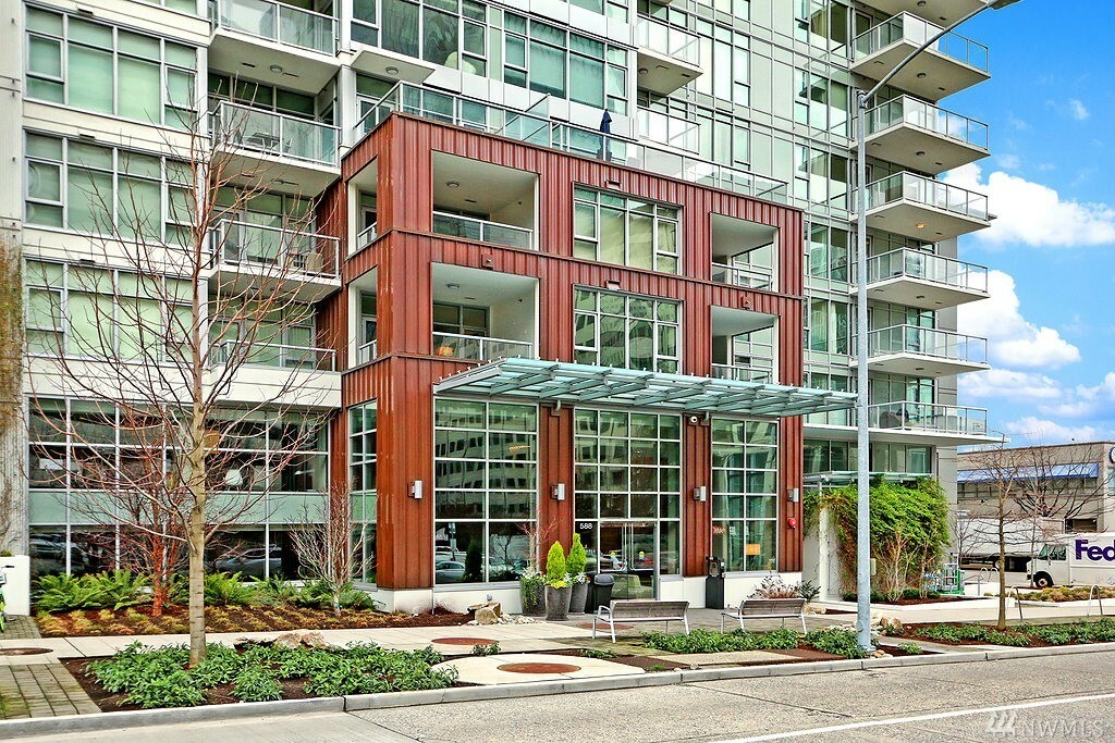 Property Photo: 588 Bell St 406 WA 98121