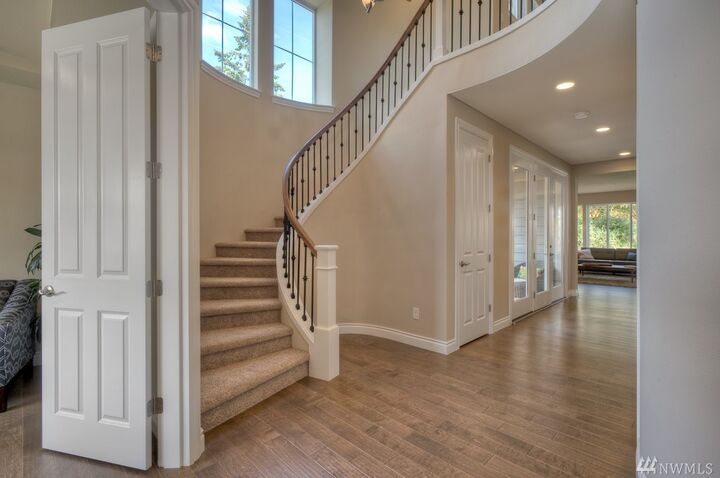 Property Photo: 13835 La Vinge Ct NE 1 WA 98110