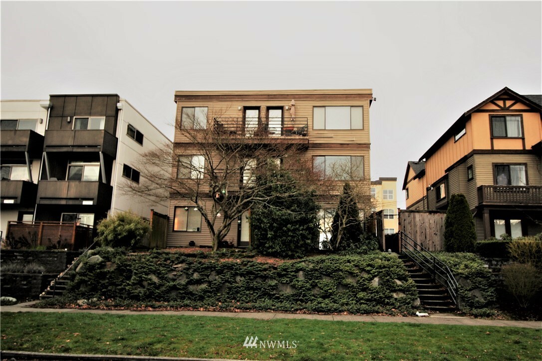Property Photo: 2316 44th Avenue SW 304 WA 98116