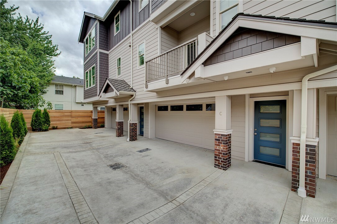 Property Photo:  520 Williams Ave S B  WA 98057 