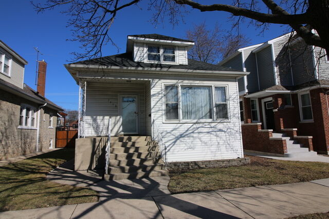 Property Photo: 5440 W Byron Street IL 60641