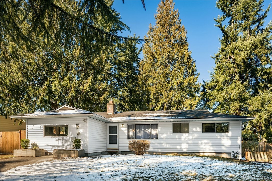 Property Photo:  1001 183rd St SW  WA 98037 