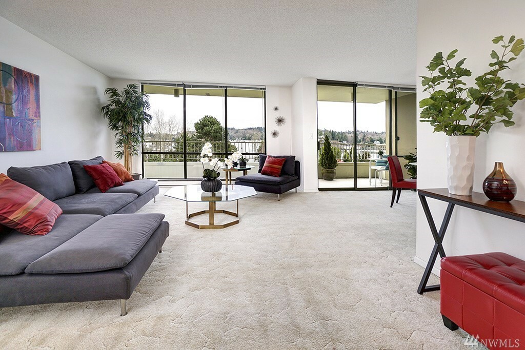 Property Photo: 6535 Seaview Ave NW 404B WA 98117