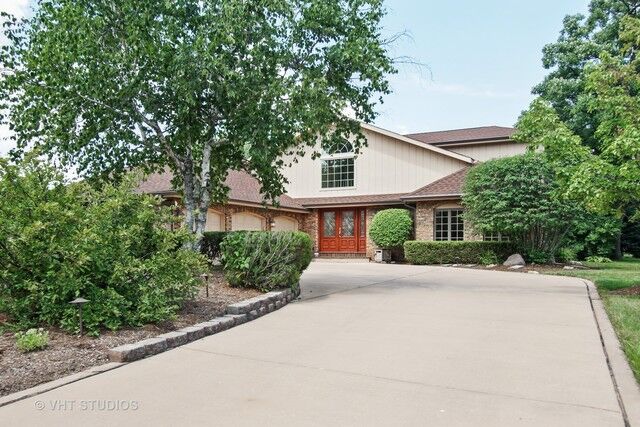 Property Photo:  313 Roberts Lane  IL 60191 
