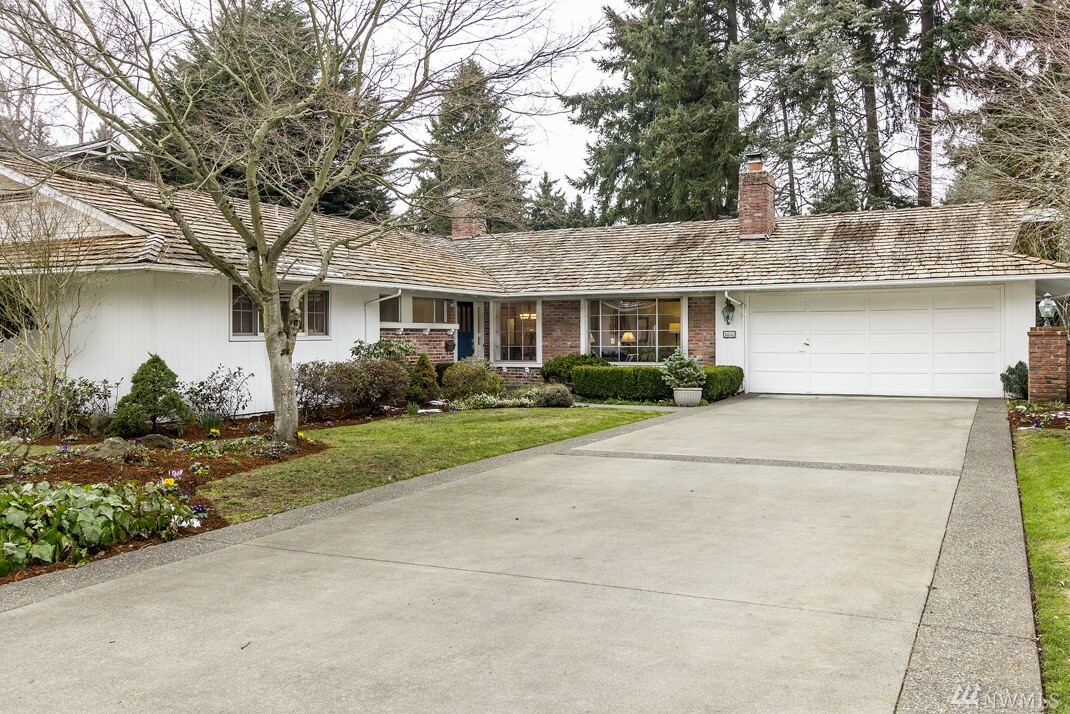 Property Photo:  8830 SE 59th St  WA 98040 