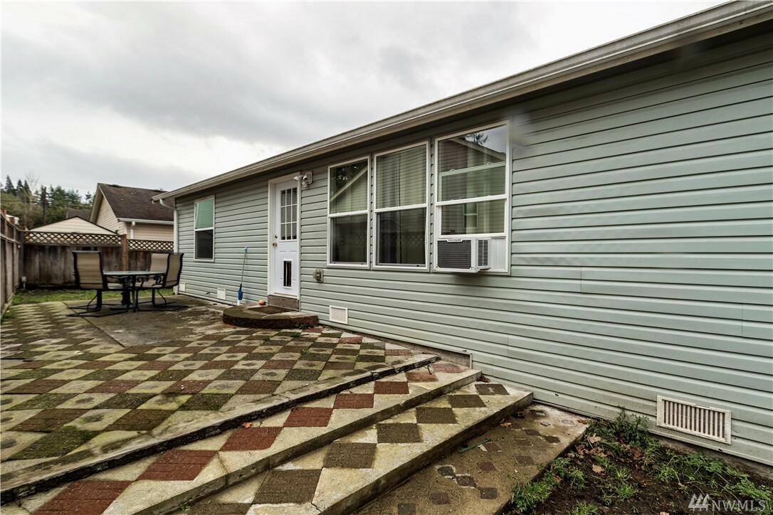 Property Photo: 814 Park Cottage Place WA 98284