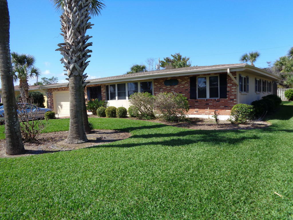 Property Photo: 179 Country Club Drive FL 32176
