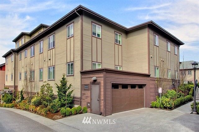 Property Photo: 973 Ingram Street NE A103 WA 98029