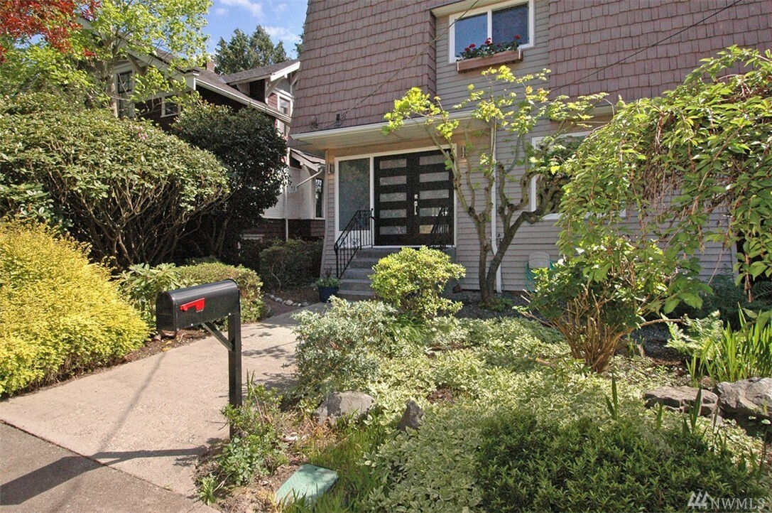 Property Photo:  3055 NW 57th St  WA 98107 