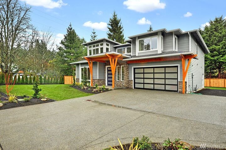 Property Photo:  1054 Walnut St  WA 98020 