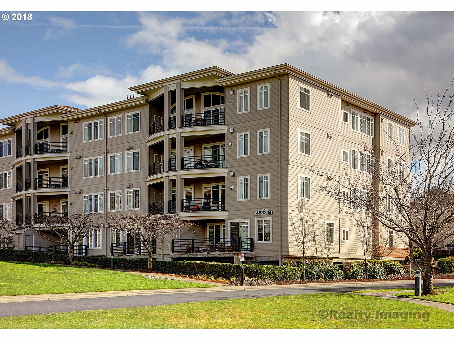 Property Photo: 4832 NW Promenade Ter 421 OR 97229