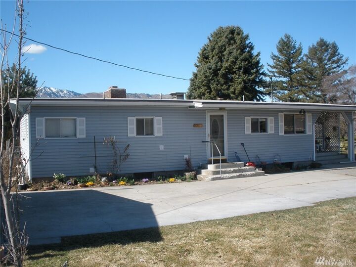 Property Photo:  210 Bellevue St NW  WA 98802 