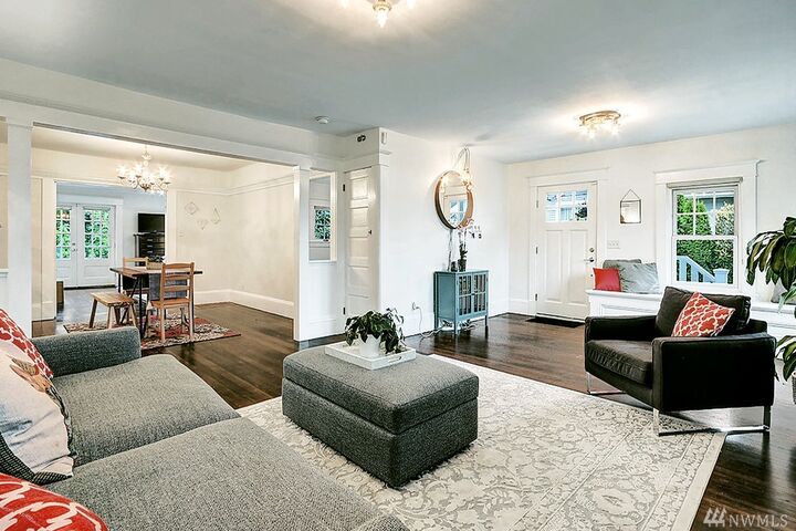 Property Photo:  3244 Walnut Ave SW  WA 98116 