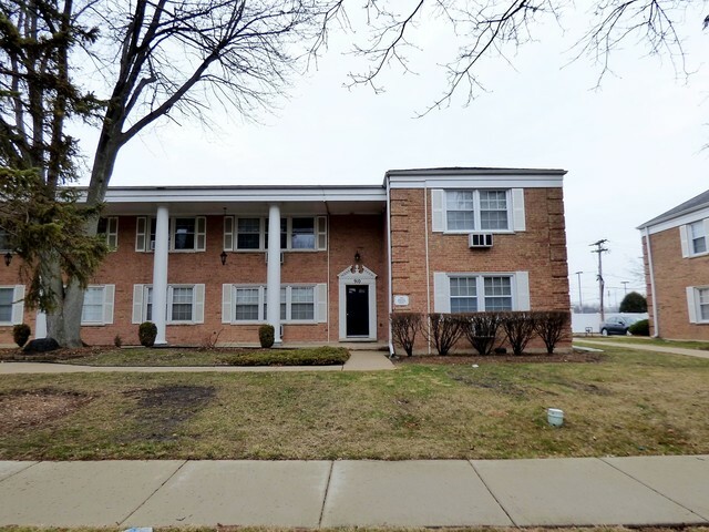 Property Photo: 910 St James Street 1E IL 60005