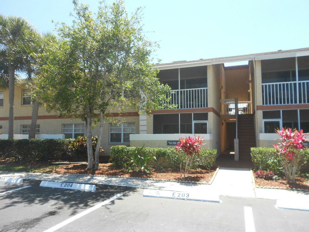 Property Photo:  1537 SE Royal Green Circle 204  FL 34952 