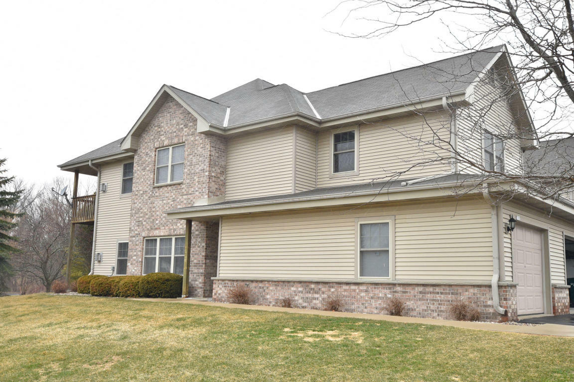 Property Photo: 2102 Seminole St WI 53024