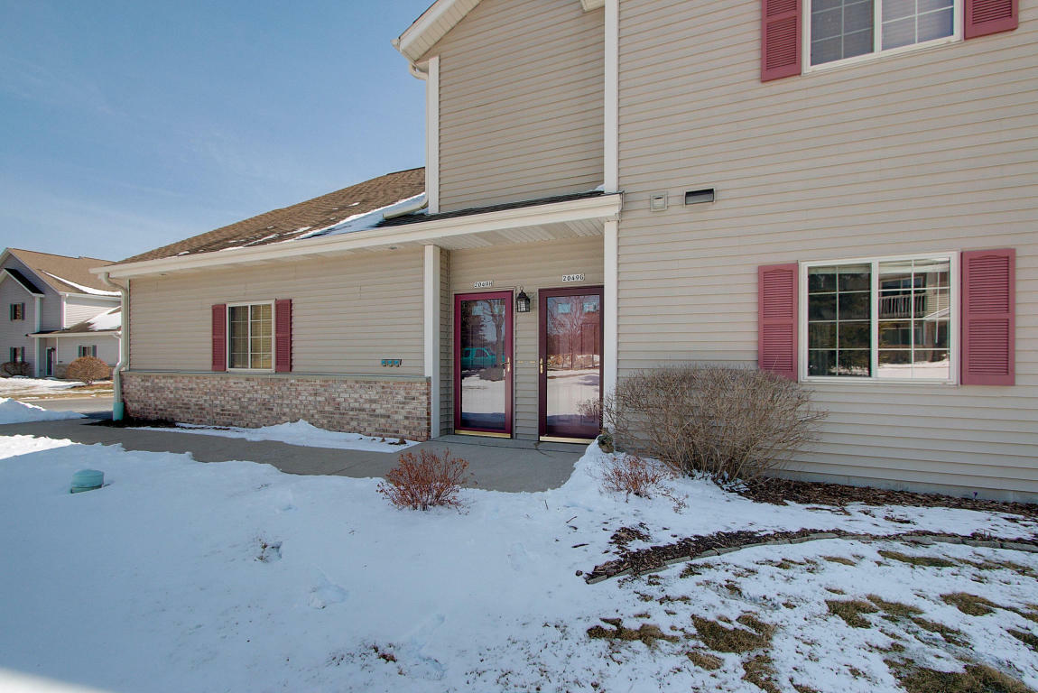 Property Photo:  2049 Pine Ridge Ct G  WI 53024 