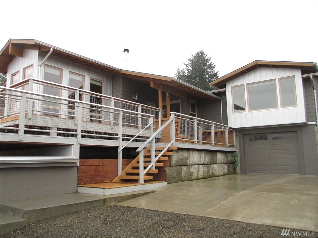 Property Photo:  2423 Island Dr NW  WA 98502 