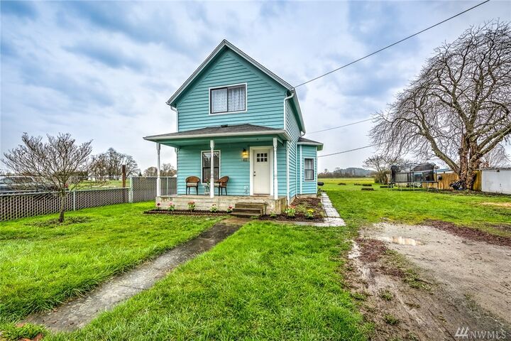 Property Photo: 413 Maple Ave WA 98257