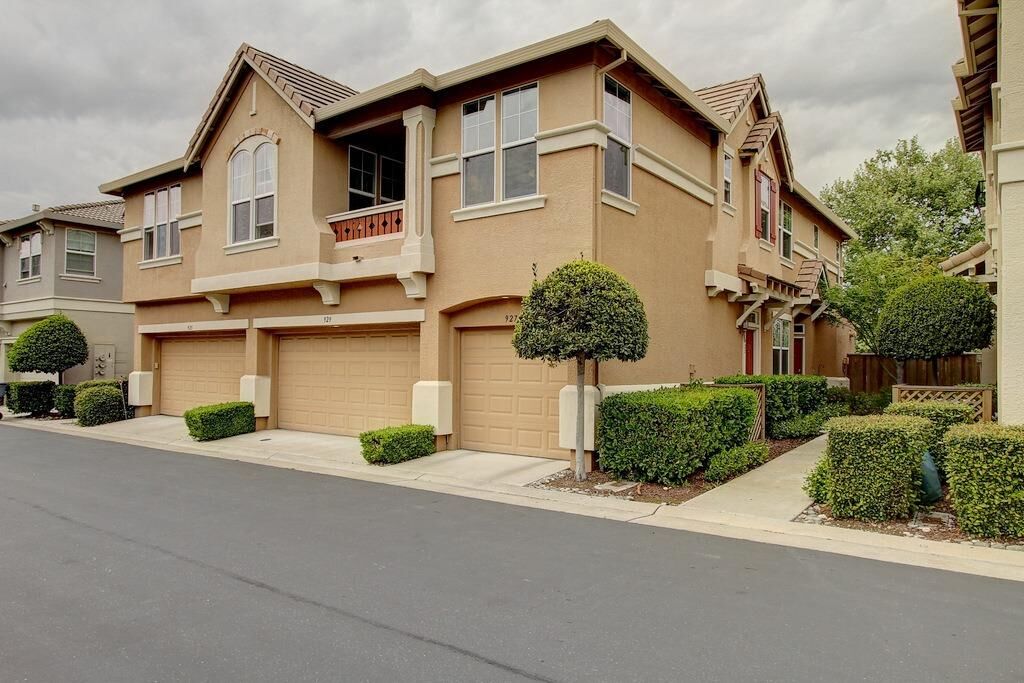 Property Photo:  927 Marvin Gardens Way 14  CA 95765 