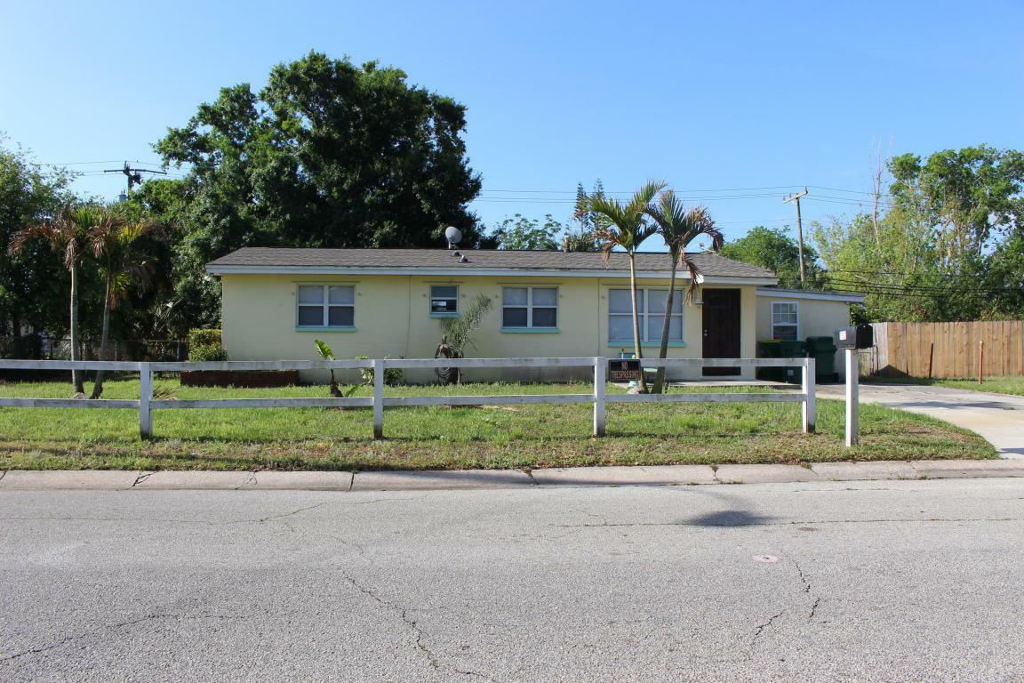 Property Photo:  1113 W Highland Drive  FL 32922 