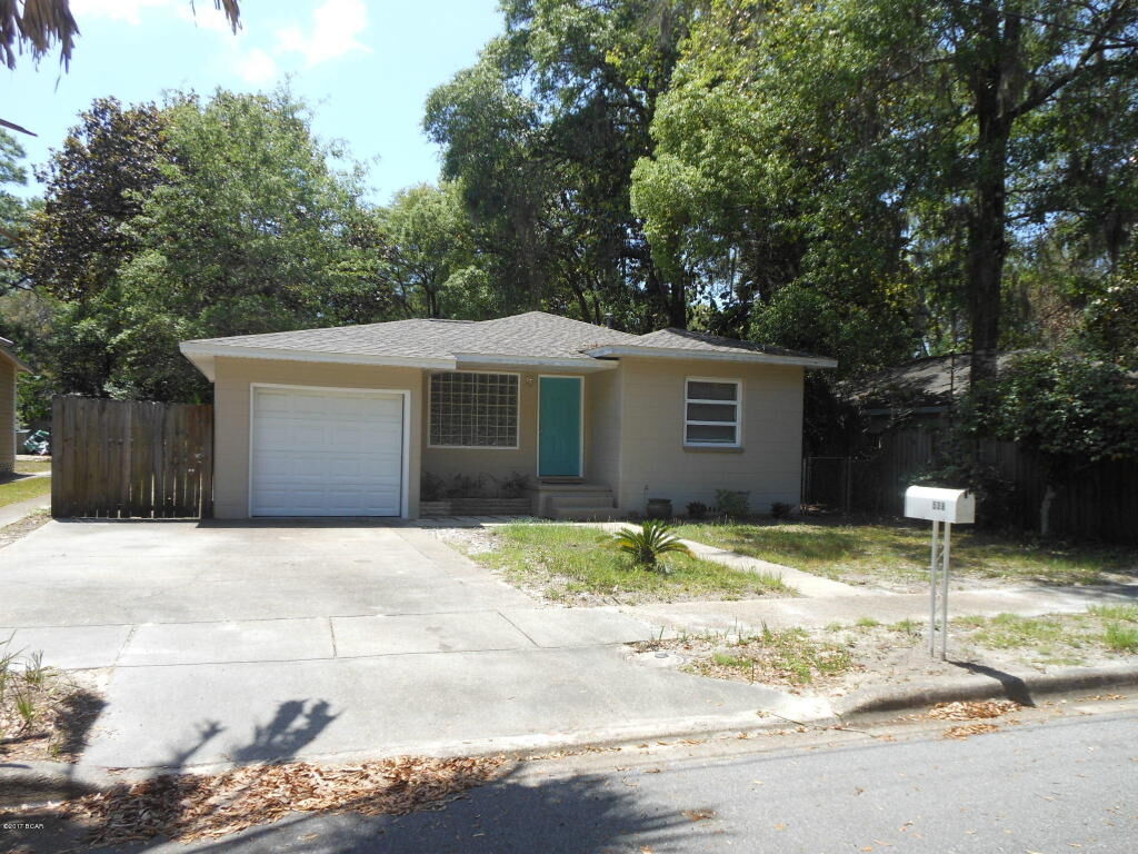 Property Photo: 538 E 4th Court FL 32401