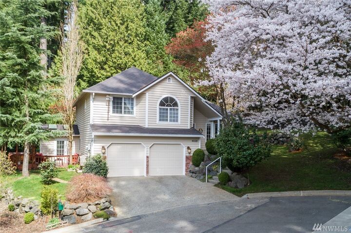 Property Photo:  4028 NE 196th Ct  WA 98155 