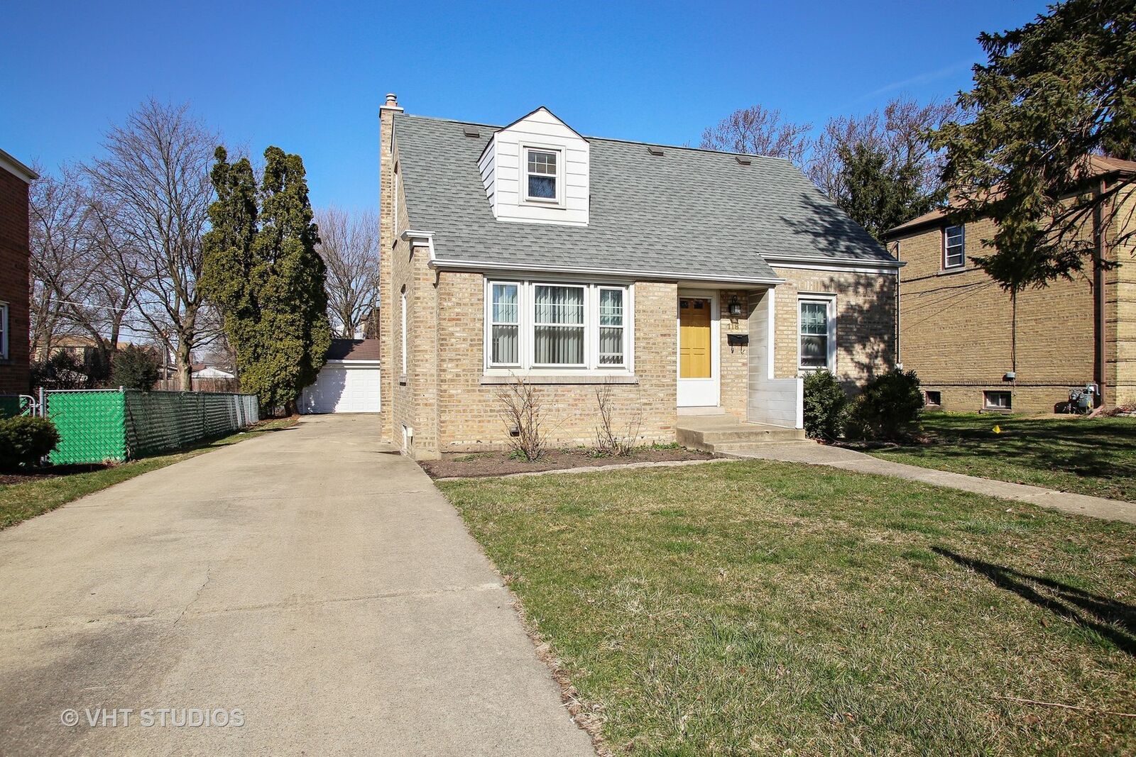 Property Photo:  118 Addison Street  IL 60106 
