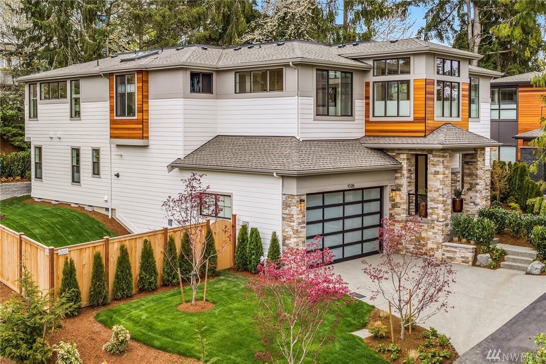 Property Photo:  1526  4th Street  WA 98033 