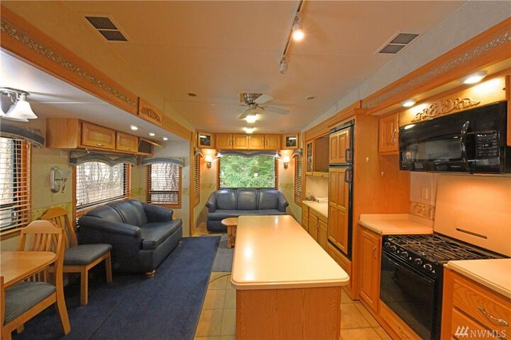 Property Photo:  4 Cedar Cir  WA 98833 