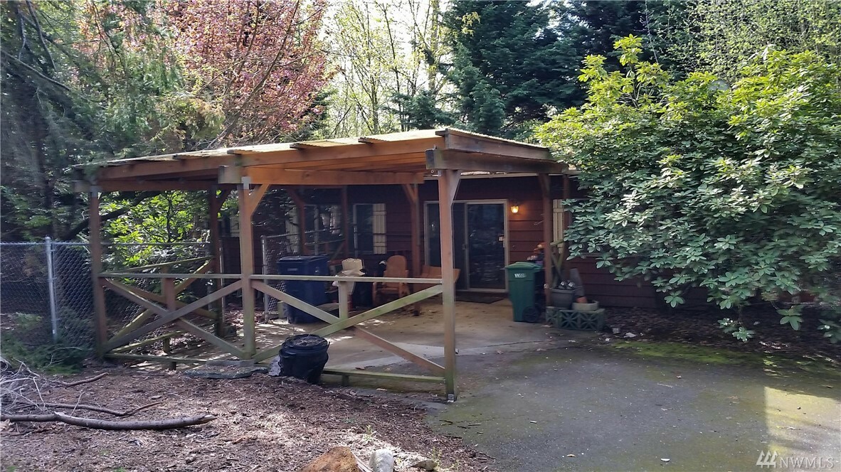 Property Photo:  4607 S 150th St  WA 98188 