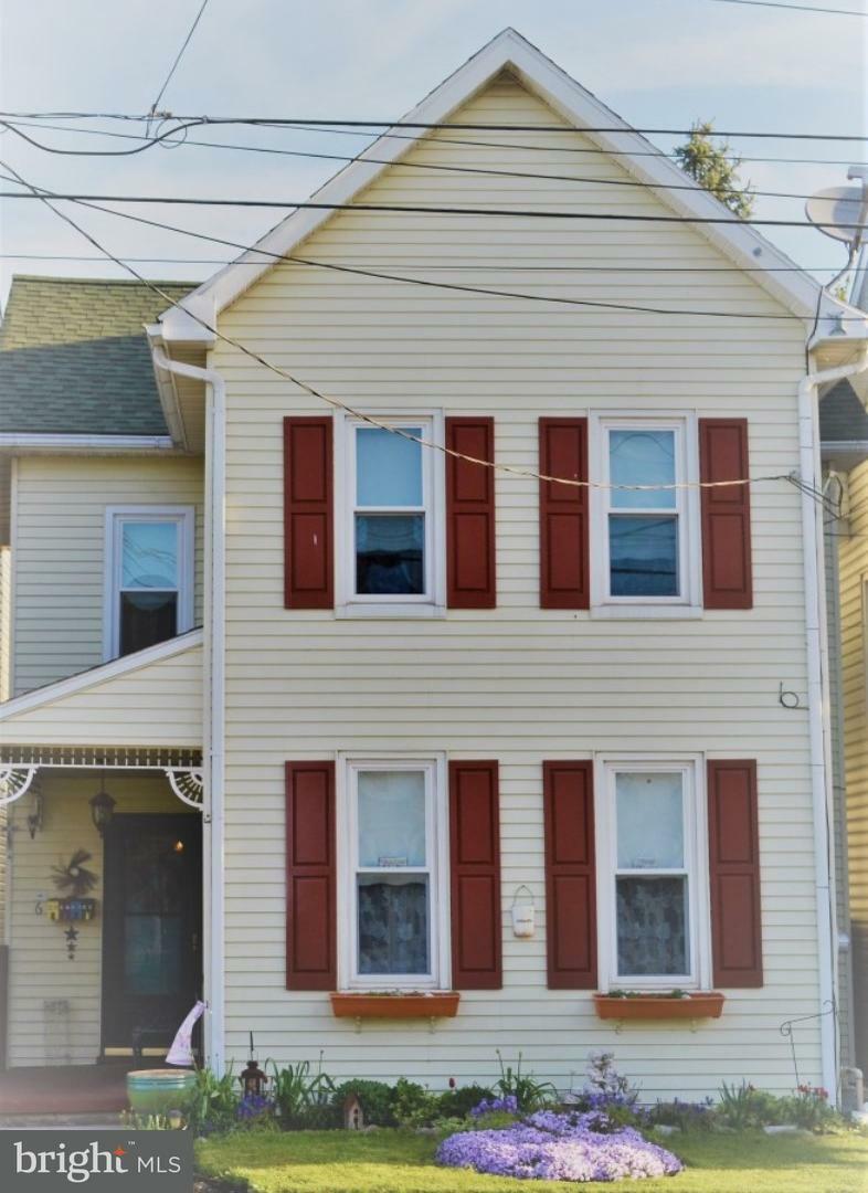 Property Photo:  6 Fair Avenue  PA 17331 