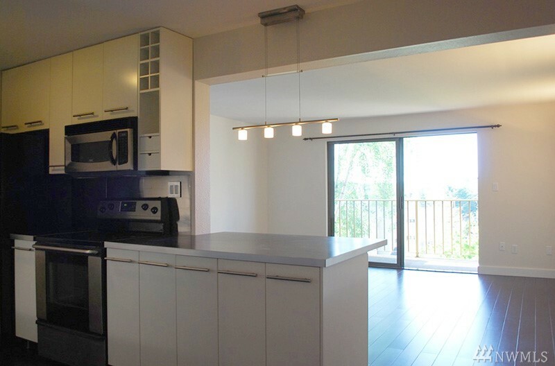 Property Photo: 911 N 73rd St 405 WA 98103