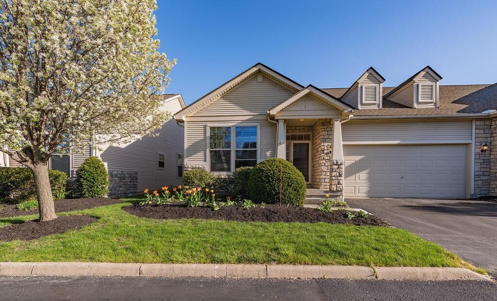 Property Photo: 5937 Coventry Hurst Lane OH 43026
