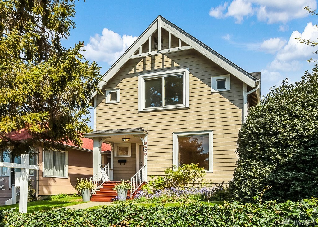 Property Photo:  2406 Queen Anne Ave N  WA 98109 