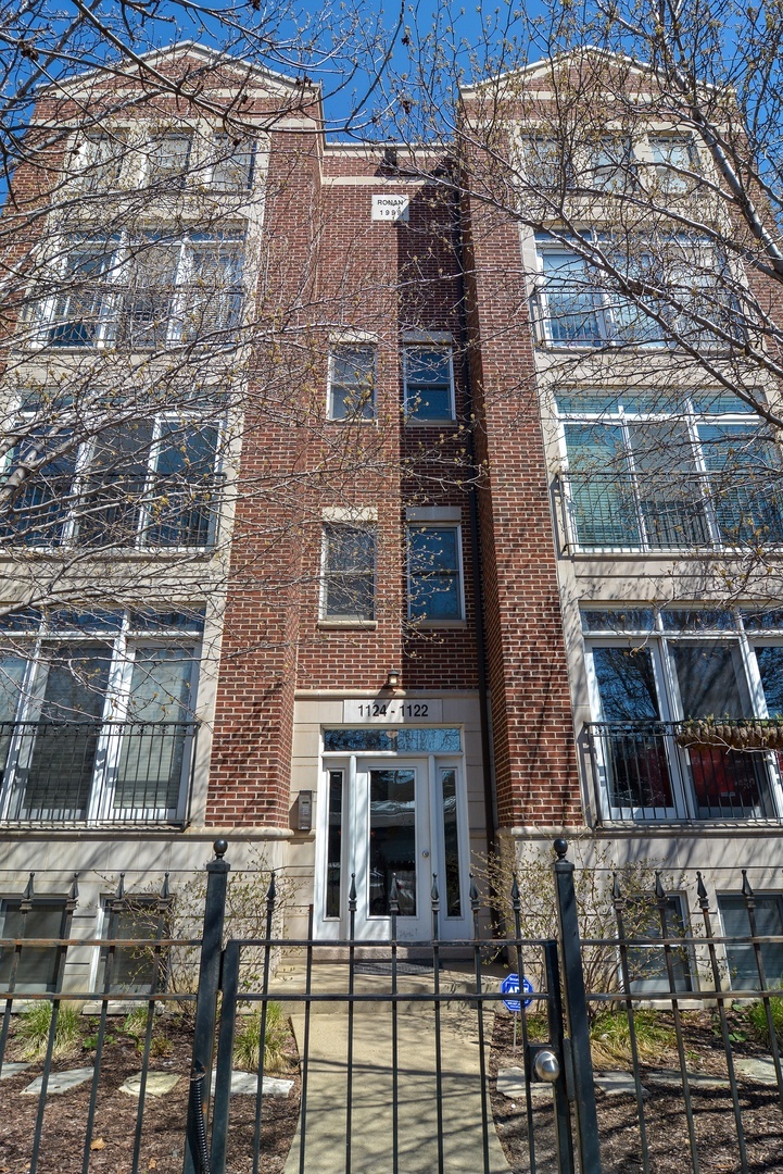 Property Photo:  1124 Diversey Parkway 2W  IL 60614 