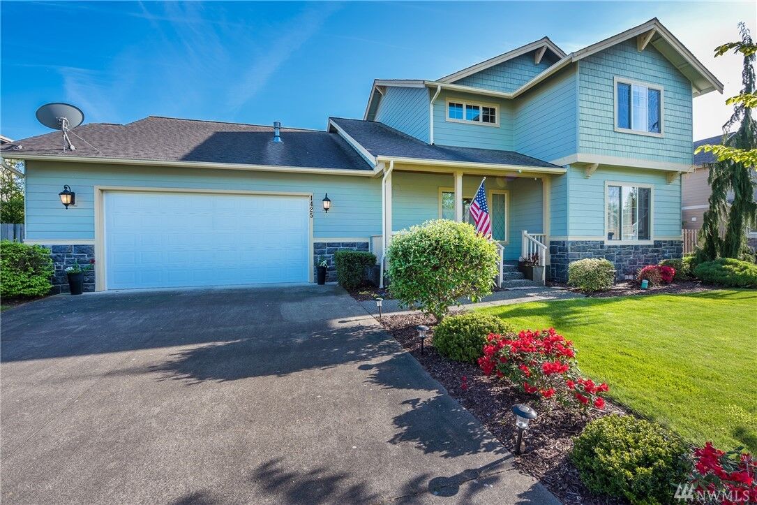Property Photo: 1425 Myers Dr WA 98248