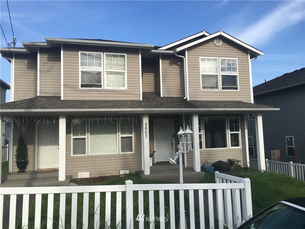 Property Photo:  2807 Fulton St  WA 98201