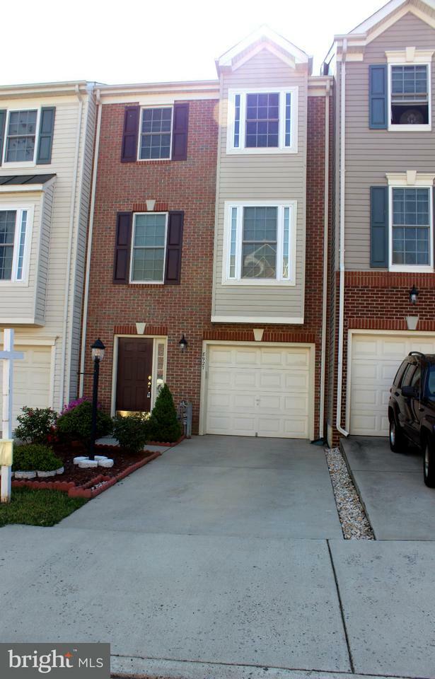 Property Photo:  8927 Tappen Mill Way  VA 20109 