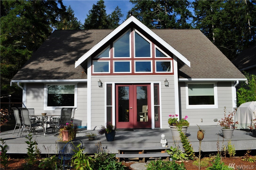 Property Photo:  355 Pine Dr  WA 98250 