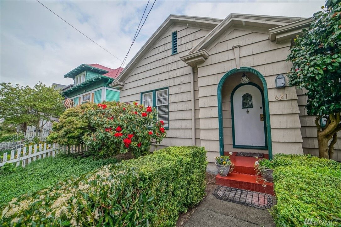 Property Photo:  621 N Prospect Street  WA 98406 