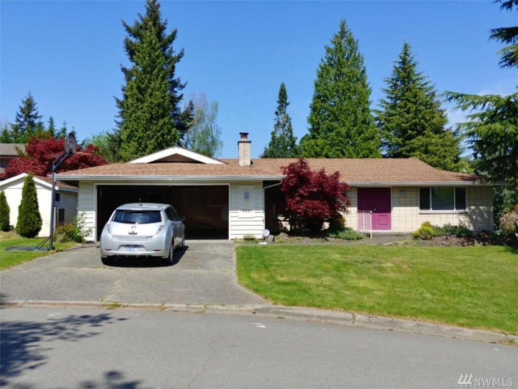 Property Photo:  6821 131st Avenue SE  WA 98006 